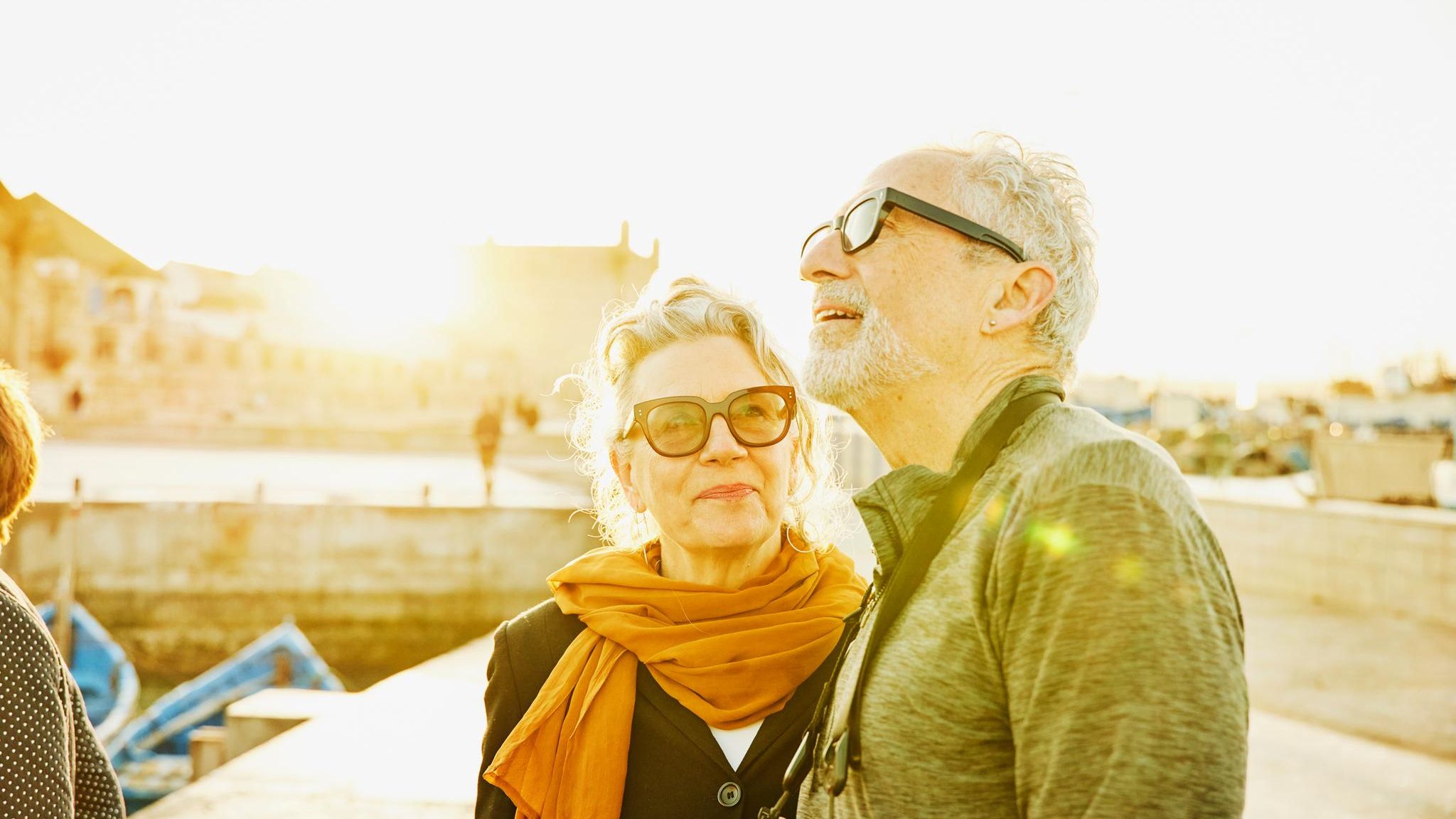 Offen für neue Erfahrungen sein: Auf einer Reise die fremde Kultur entdecken, aber auch im Alltag nach Überraschendem suchen - all das bereitet den Nährboden für einen vitalen Geist auch im reiferen Alter 