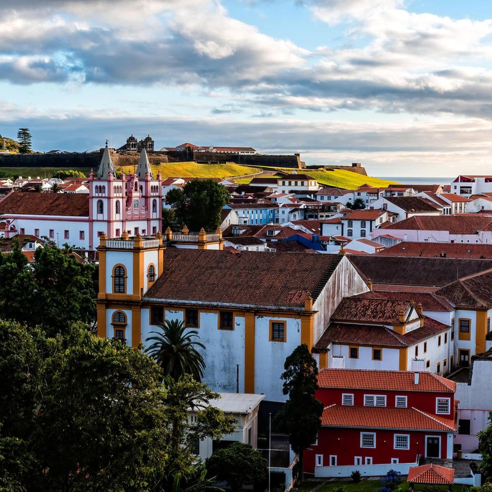 Panoramaaufnahme der Altstadt Von Angra do Heroismo , Terceira