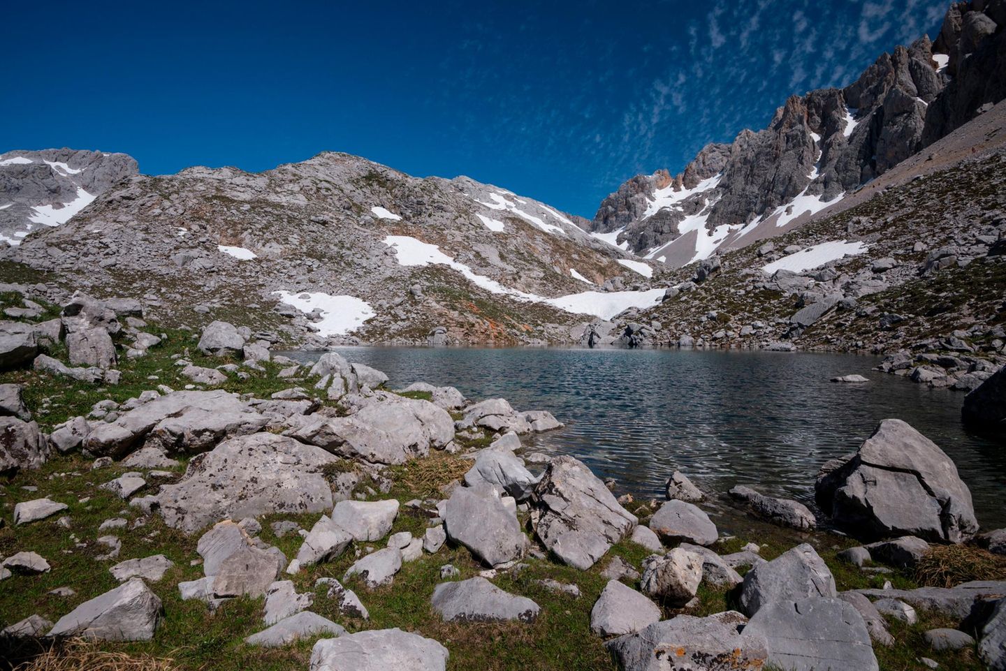 Hüttenwanderung: Acht Tage Wanderspaß Horcados Rojos mit Gebirgssee