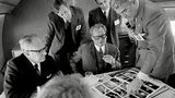 Eine Delegation um den deutschen Bundeskanzler Willy Brandt (Mitte) reist am 11. April 1970 nach Florida, um dem Start der US-Mondmission "Apollo 13" beizuwohnen
