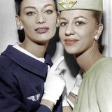 Die Verheißung, den ganzen Globus zu bereisen, lockt viele Frauen (hier Stewardessen der Air France 1960) in den Beruf, den anfangs nur junge Männer ausüben durften. Als erste Stewardess der Welt hatte Ellen Church am 15. Mai 1930 in den USA ihren Dienst angetreten, in einer Boeing 80