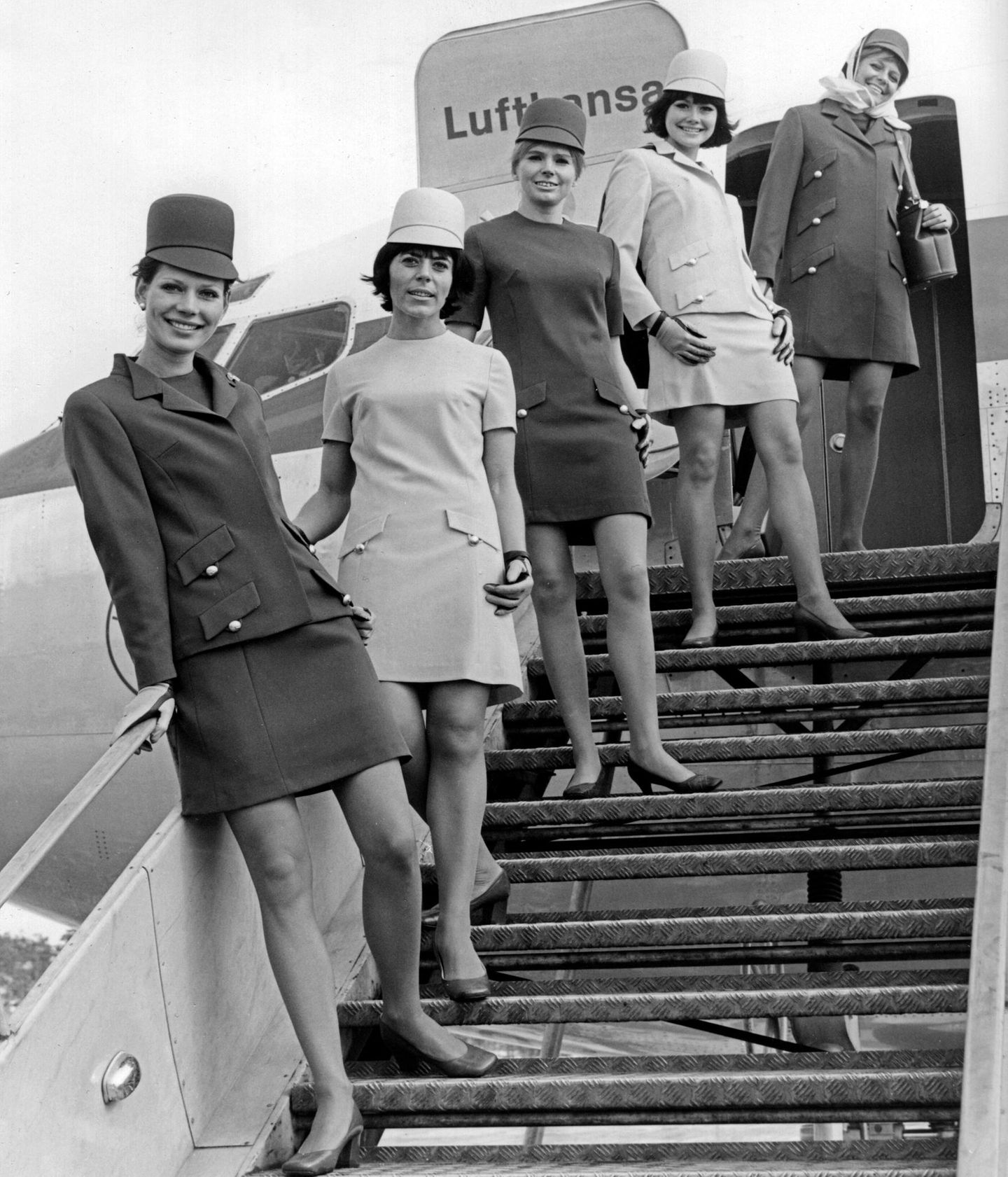 1100 D-Mark für eine Uniform Lufthansa Flugbegleiterinnen im April 1970