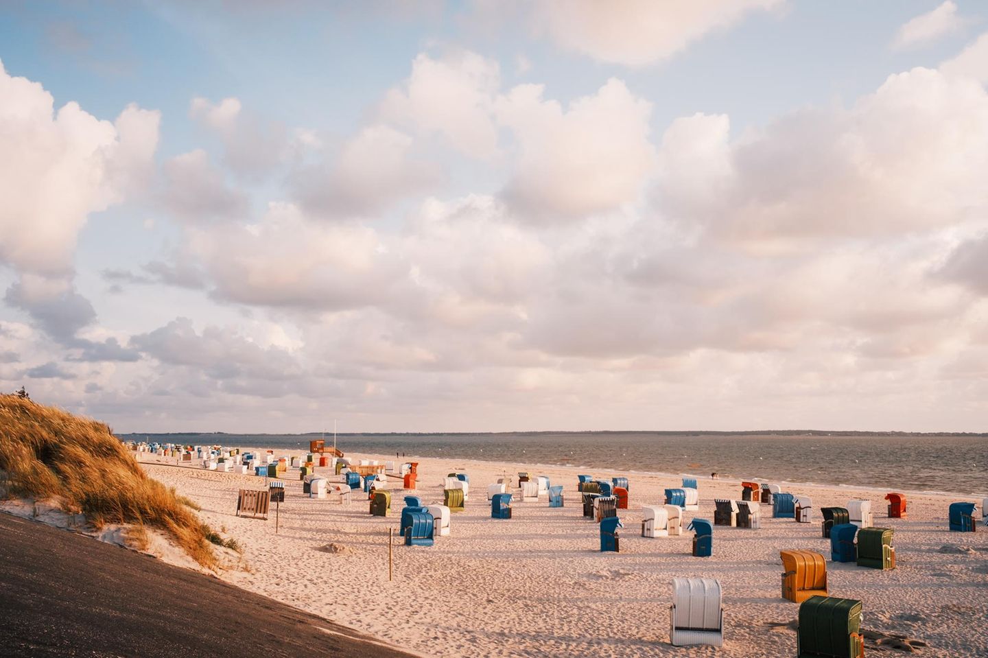 Wyk, Strandkörbe am Strand Nordseeinsel Föhr