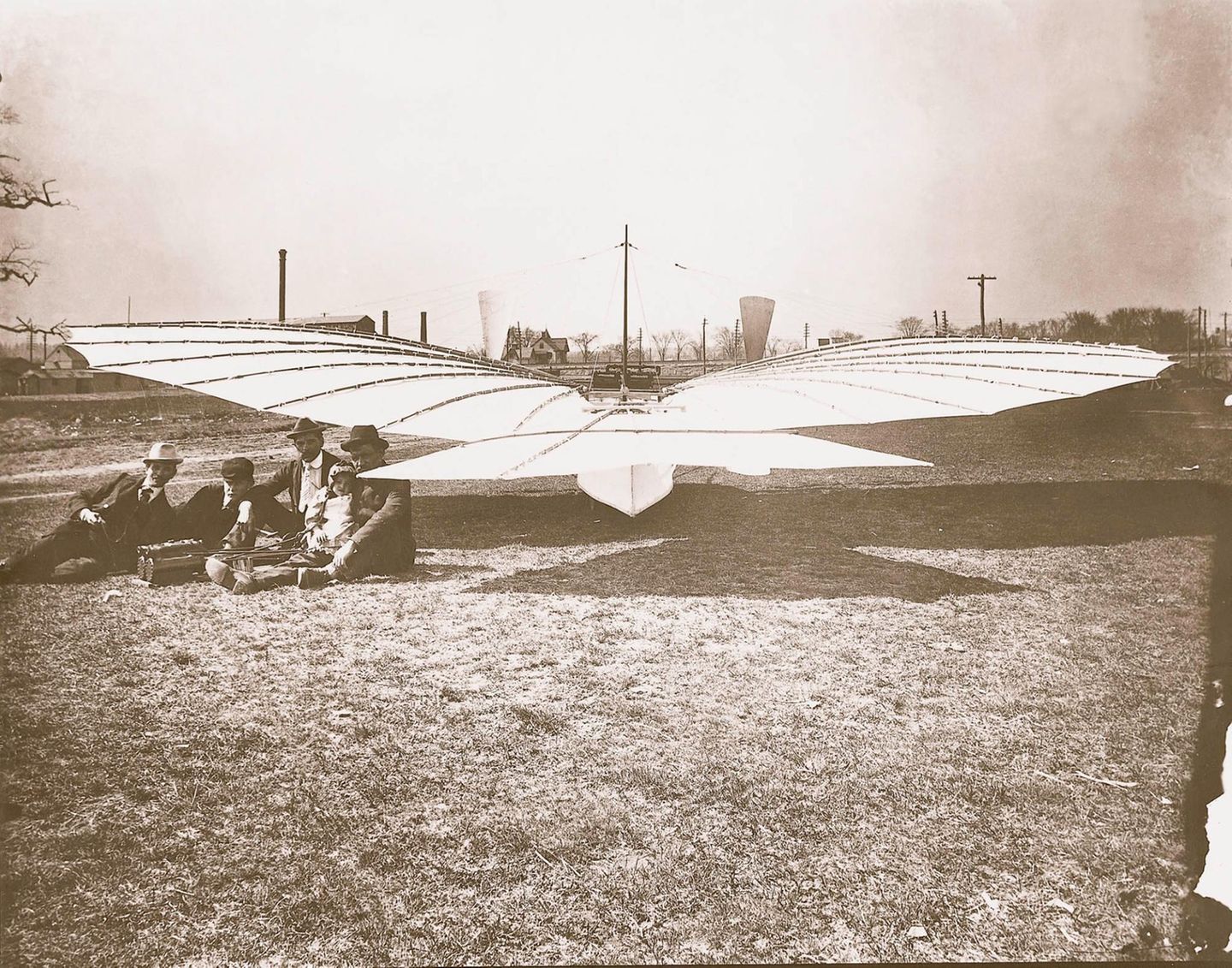 Gustave Whitehead vor Flugzeug