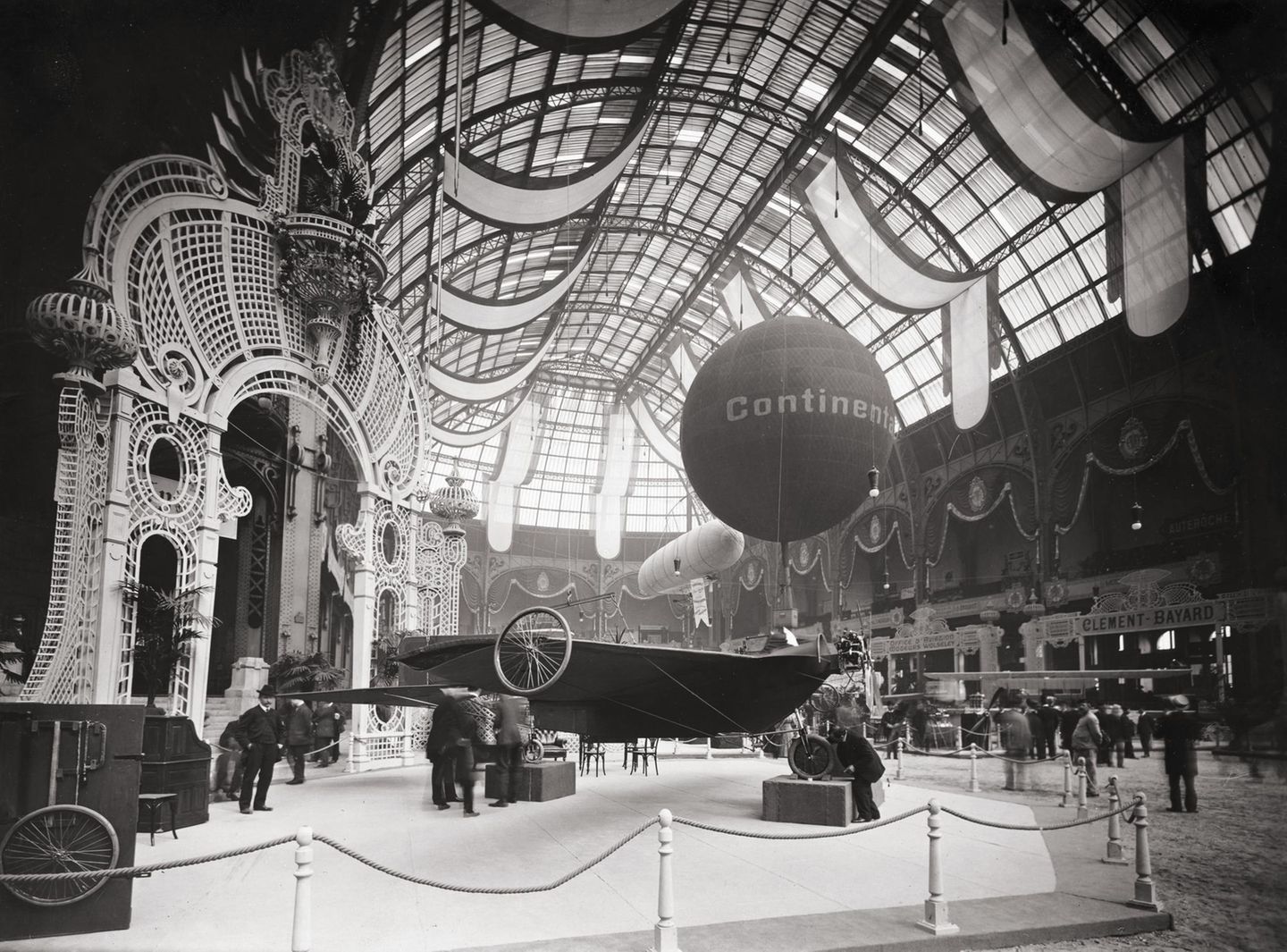Luftfahrtschau im Grand Palais Luftfahrtschau im Grand Palais