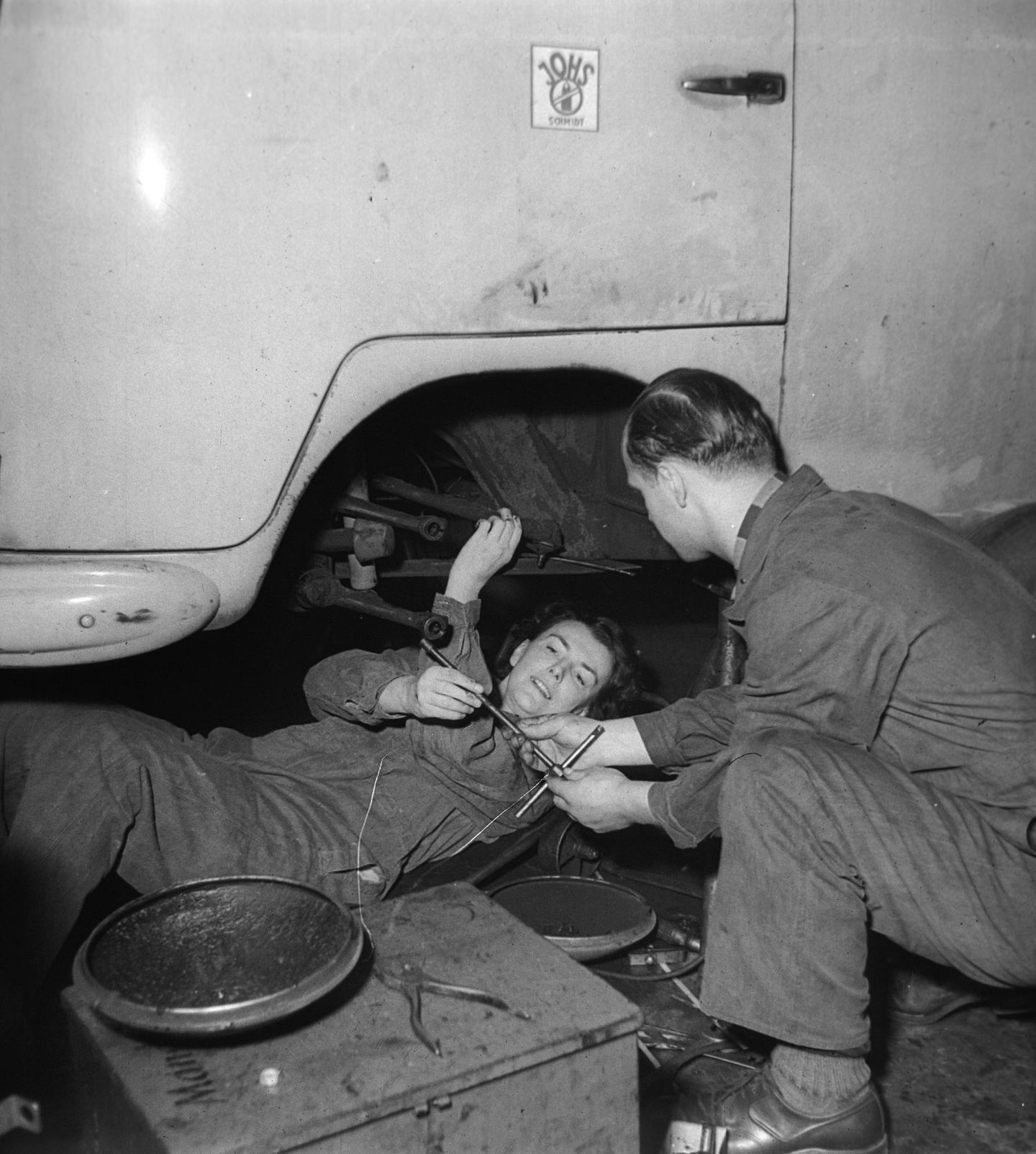 Milli Bau in einer Autoreparaturwerkstatt