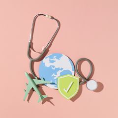 Krankenhausaufenthalte im Ausland können kostspielig werden. Eine Reisekrankenversicherung schützt vor hohen finanziellen Risiken