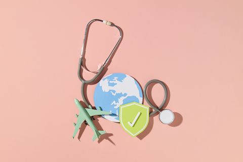 Krankenhausaufenthalte im Ausland können kostspielig werden. Eine Reisekrankenversicherung schützt vor hohen finanziellen Risiken