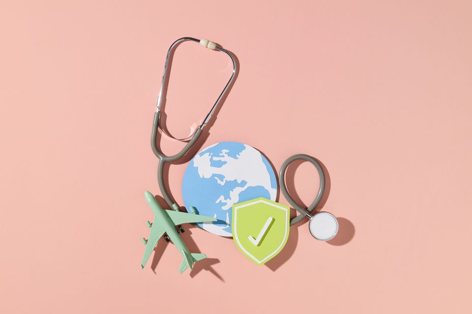Krankenhausaufenthalte im Ausland können kostspielig werden. Eine Reisekrankenversicherung schützt vor hohen finanziellen Risiken 1.4996