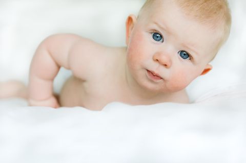 Babys beherrschen sechs grundlegende Gesichtsausdrücke. Da sie noch nicht lügen können, erlaubt ihre Mimik einen direkten Blick in ihre Gefühlswelt