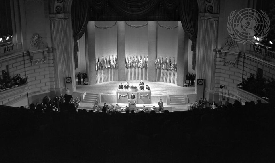 51 Staatsführer unterschreiben am 26. Juni 1945 die UN-Charta. Vier Monate später tritt sie offiziell in Kraft
