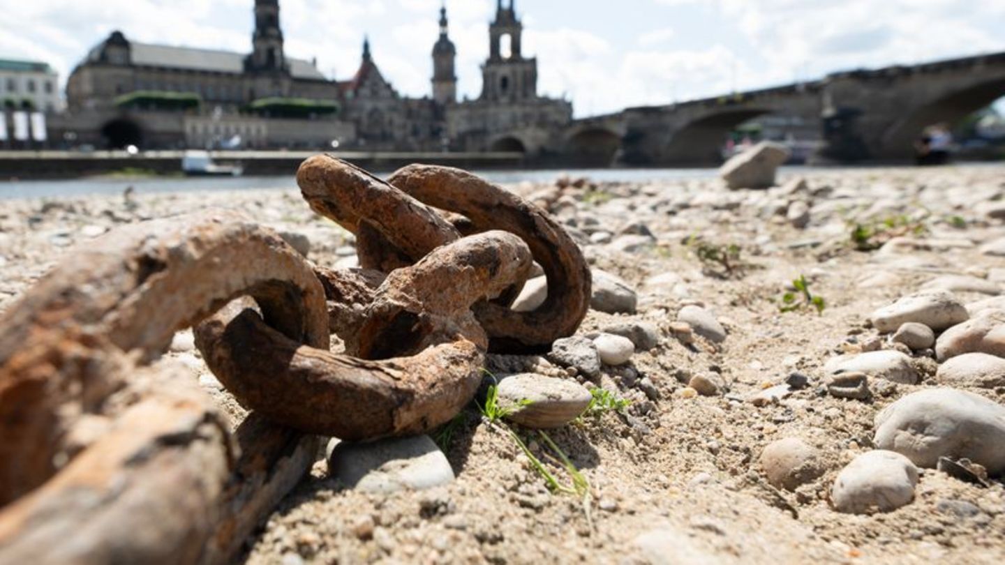 Wasserknappheit-Wasserentnahme-verboten-St-dte-reagieren-auf-Trockenheit