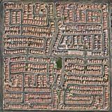 Teton Cliffs ist ein Wohnbauprojekt im stetig wachsenden Nordwesten von Las Vegas. Es zeigt exemplarisch die Zersiedelung der Stadt: Innerhalb weniger Jahre entstand auf dem einst kargen Wüstenstück eine großflächige Wohnanlage mit 155 Häusern.