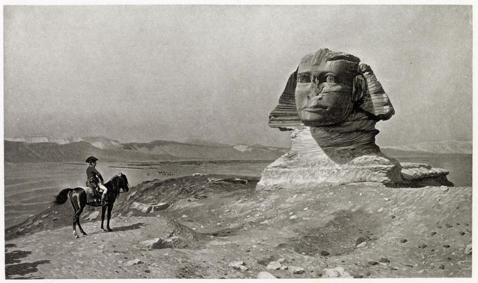 Bild von Napoleon auf einem Pferd vor dem Kopf eines Sphinx Bild von Napoleon auf einem Pferd vor dem Kopf eines Sphinx