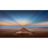 Surreal: Die Natur formte diesen geometrisch perfekten Bergkegel, der auf 3500 Metern über den Salzfeldern der argentinischen Anden thront. Noch magischer wirkt Cono de Arita im Licht der symmetrisch gespiegelten Gegendämmerungsstrahlen. Sie entstehen, wenn die Sonne kurz vor dem Aufgehen oder direkt nach ihrem Untergang hinter dem Horizont steht. "Es ist ein ganz besonderer Ort mit unglaublichen Möglichkeiten und sehr unterschiedlichen Blickwinkeln", sagt Fotograf Ignacio Palacios. Seine Drohnenaufnahme des Cono de Arita ist das "Foto des Jahres".