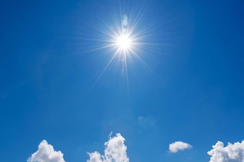 Blauer Himmel ud Sonne