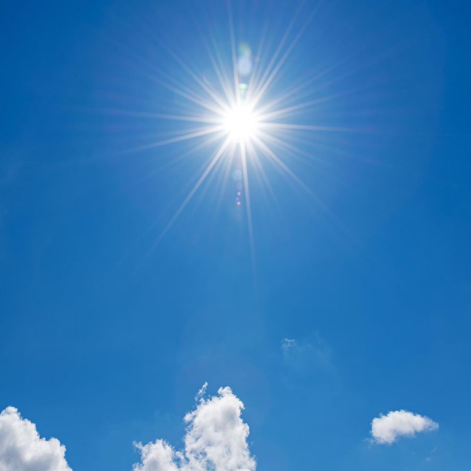 Blauer Himmel ud Sonne