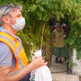 Evakuierungen in der türkischen Provinz Iszmir    Nach Angaben des Katastrophenschutzes wurden in der Türkei bis Montag mehr als 50.000 Menschen aufgrund von Wald- und Buschbränden in Sicherheit gebracht. Insgesamt sind 41 Gemeinden von den Evakuierungen betroffen, wie die Behörde mitteilte. Laut Behördenangaben wurden allein in İzmir über 130 Häuser durch die Flammen beschädigt. Einige sind bis auf die Grundmauern niedergebrannt. 