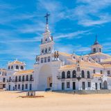    Neuer Hitzerekord in Spanien hier Sanctuary of our lady of Rocio in Spain, Hueva  Der spanische Wetterdienst meldete am Montag die landesweit bislang höchste jemals in einem Juni gemessene Temperatur: Sie wurde bereits am Samstag in der spanischen Stadt Huelva registriert und übertraf mit 46 Grad Celsius den bisherigen Juni-Rekord aus dem Jahr 1965, der damals mit 45,2 Grad in Sevilla erreicht worden war. 