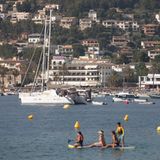Erhitztes Mittelmeer   Auch das Mittelmeer hat sich in diesem Jahr bereits ungewöhnlich früh aufgeheizt: Mit durchschnittlich 26 Grad Celsius war das Wasser vor der Inselgruppe der Balearen am Sonntag war so warm wie noch nie in einem Juni. Solch hohe Temperaturen werden normalerweise erst Mitte August erwartet.   
