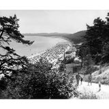 Am Strand von Sellin auf Rügen tummeln sich Tausende Urlauber. Auf der beliebten Urlaubsinsel zeigt sich der Sommer heute von seiner besten Seite.