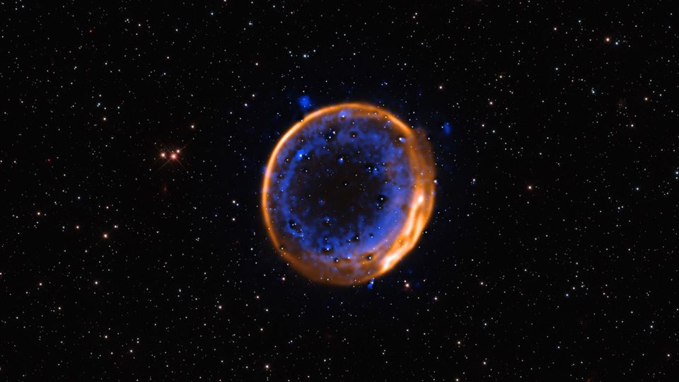 Supernova: Erstmals fotografiert: Diese Animation zeigt einen zweifach explodierten Stern