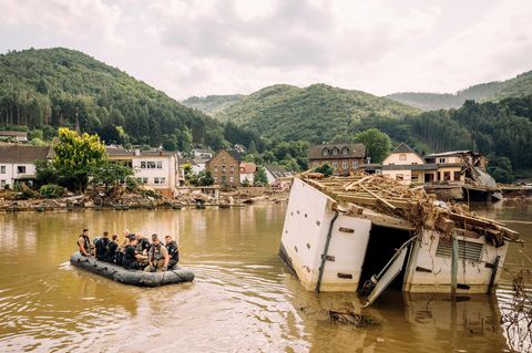 Das zerstörte Ahrtal wurde zum Symbol für die Hochwasserkatastrophe im Juli 2021. Auch in Deutschlands Nachbarländern starben viele Menschen