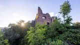 Burg Hohenschramberg im Schwarzwald am Abend