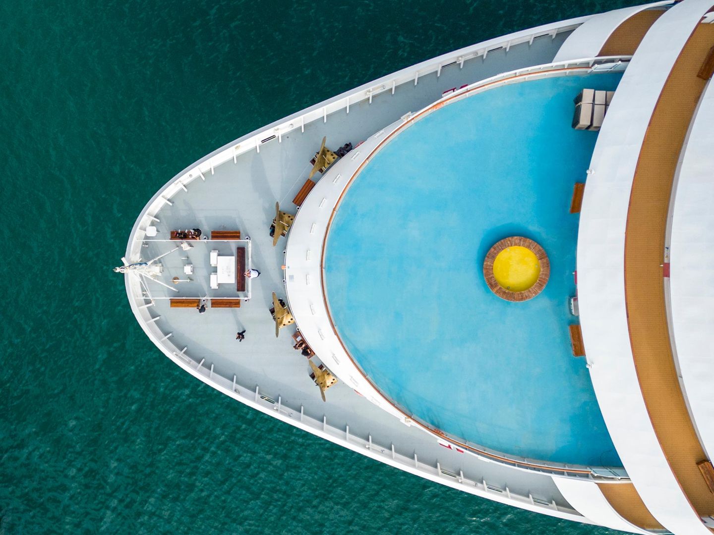 Aus der Luft sähen alle Buge gleich und doch verschieden aus, sagt Fotograf Kostiuk. "Sie haben alle ihre eigene Symmetrie und zeigen an Deck viele interessante Details, die jedes Schiff einzigartig machen."