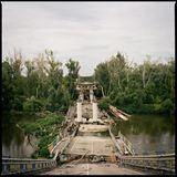 Eine eingefallende Brücke.
