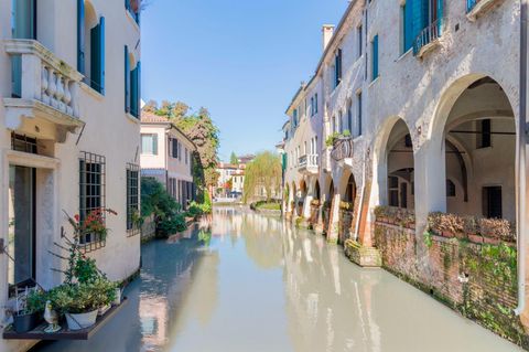 Kanal in Treviso, links und rechts Häuserfassaden