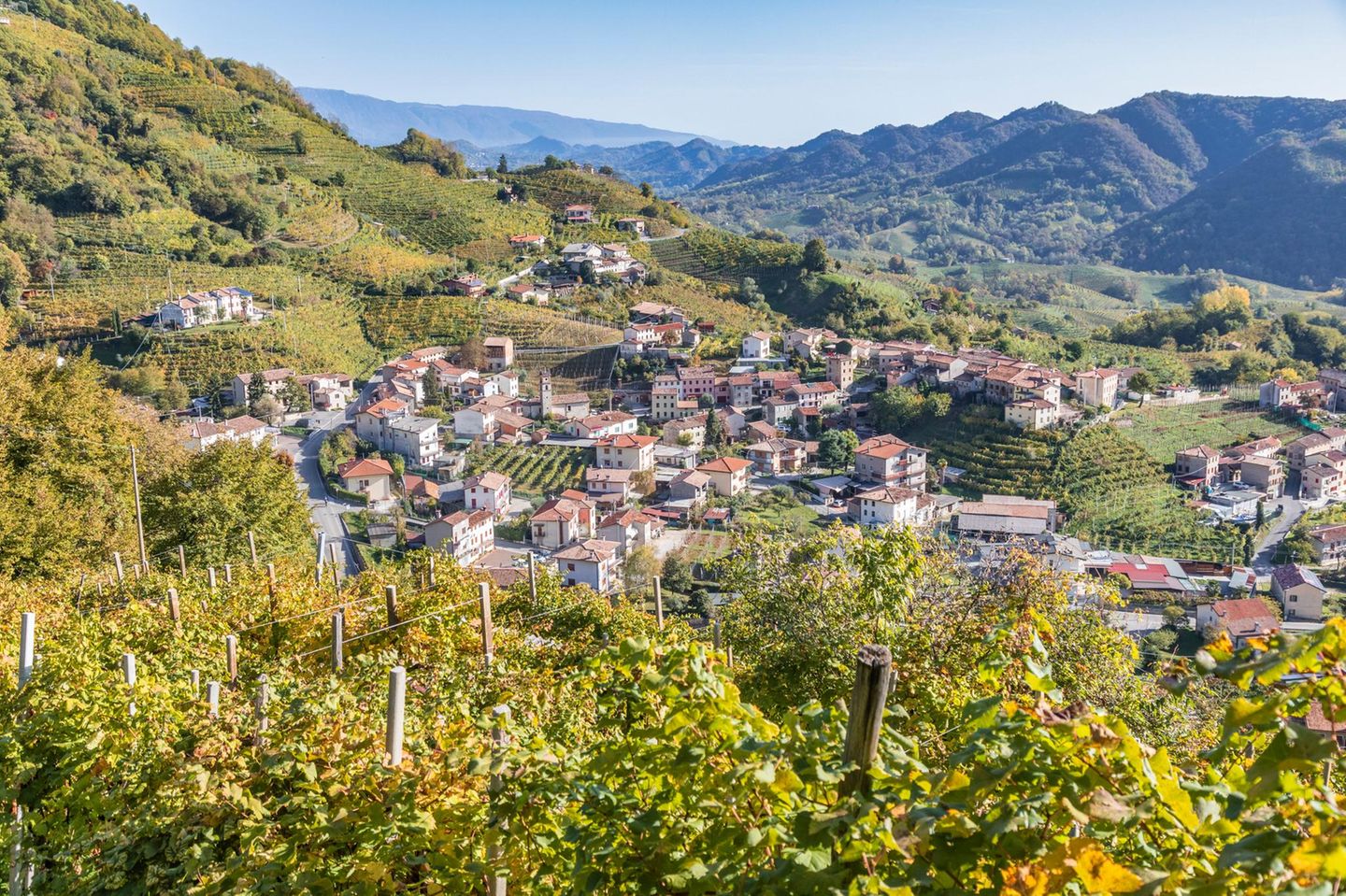 Prickelnde Aussichten: die Prosecco-Hügel Dorf umgeben von Hügeln