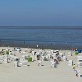 Ausblick über den Badestrand mit Strandkörben, Norden-Norddeich