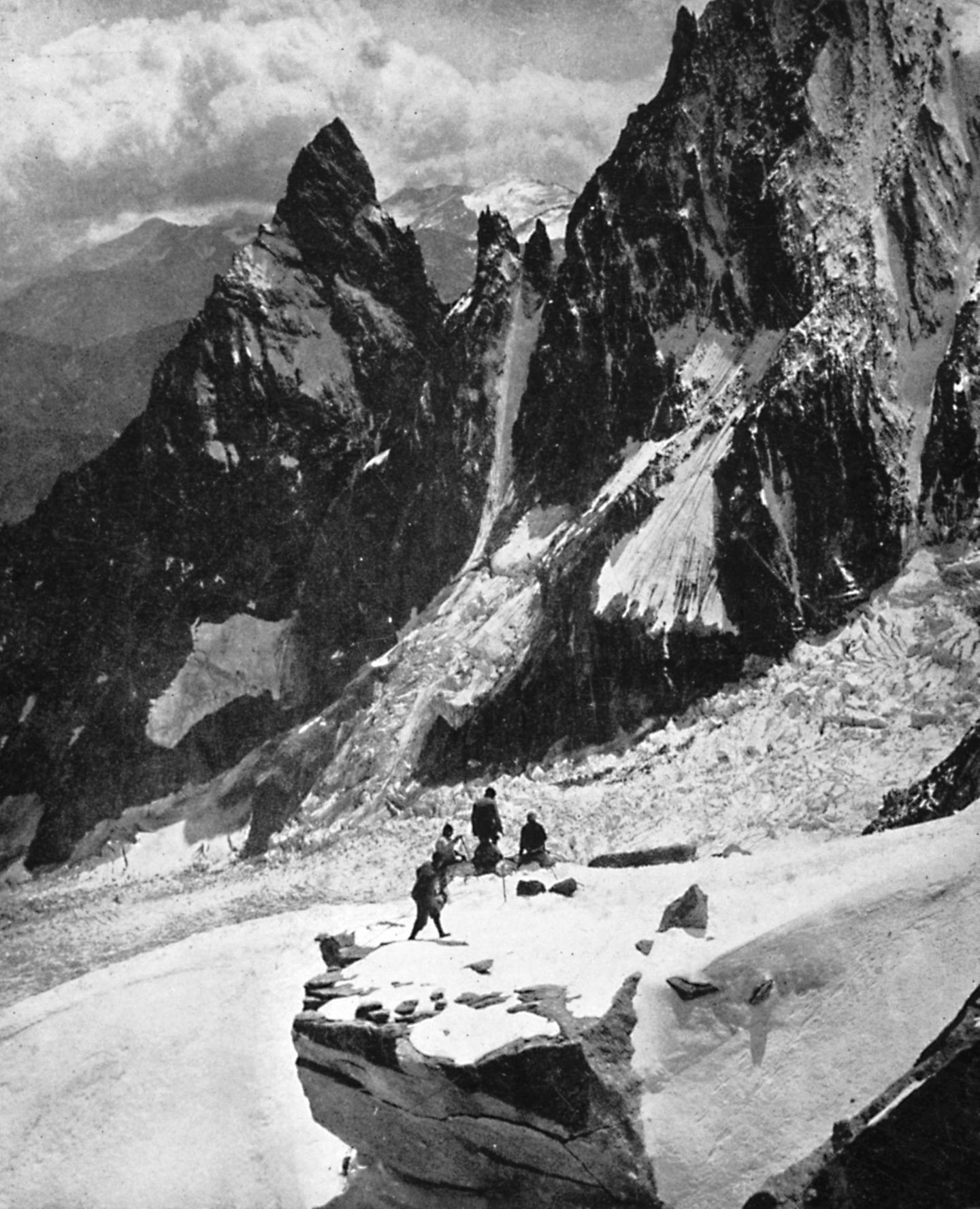 Weißer Riese Menschen steigen auf den Montblanc