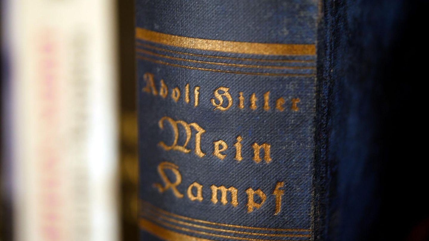 100-Jahre-Mein-Kampf-Dieses-Buch-bietet-einen-einzigartigen-Einblick-in-die-Gedankenwelt-Hitlers-