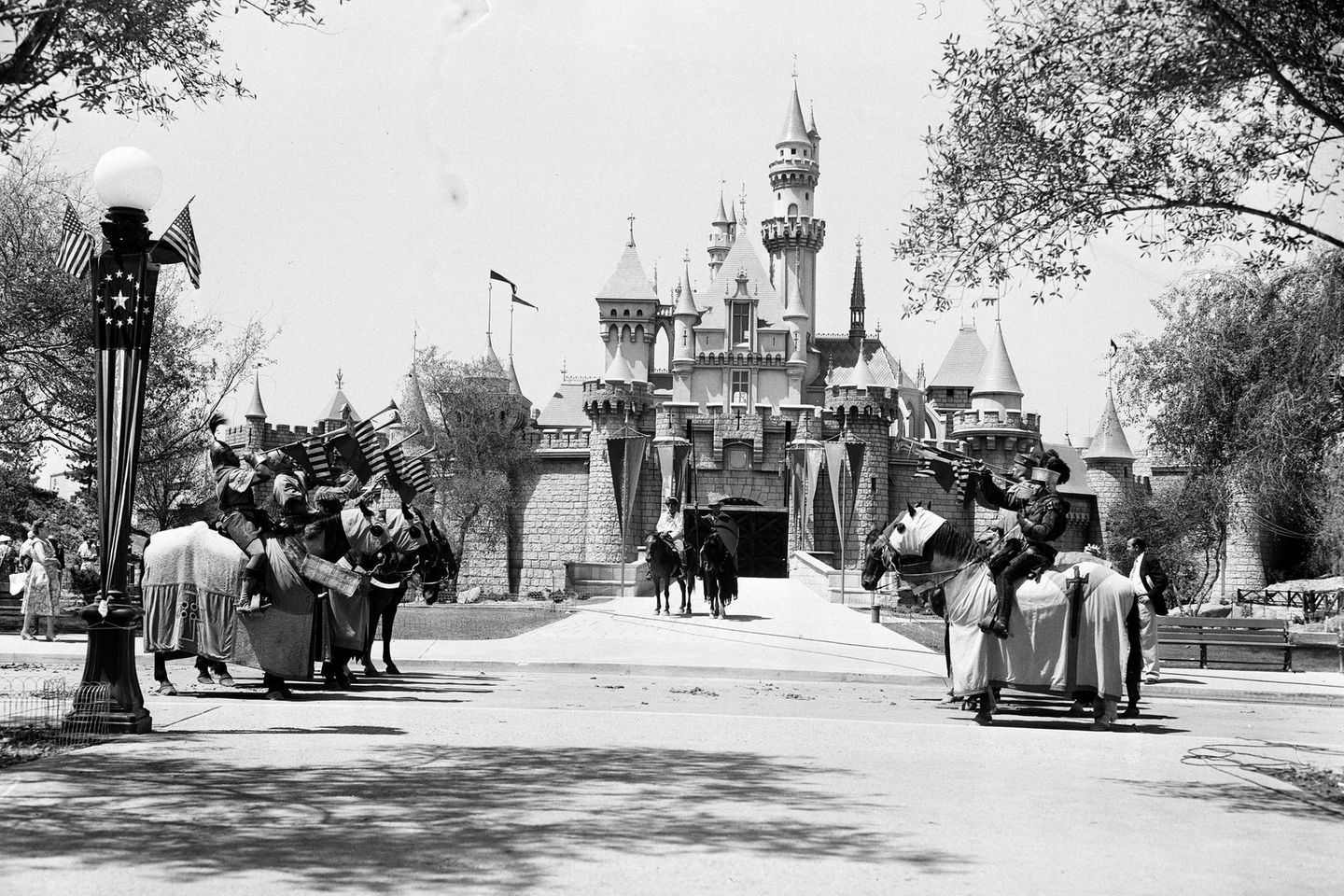 Märchenhafte Kulisse Dornröschen-Schloss im Disneyland in Anaheim, Kalifornien