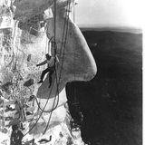 Arbeiter meißeln das Gesicht von Abraham Lincoln in den Berg Mount Rushmore