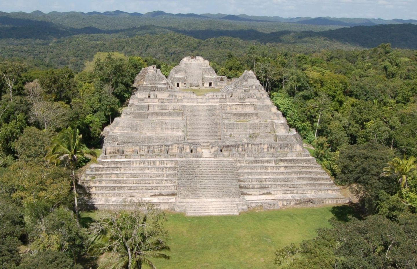 Pyramide in Caracol, Belize