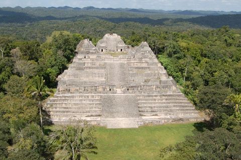 Pyramide in Caracol, Belize