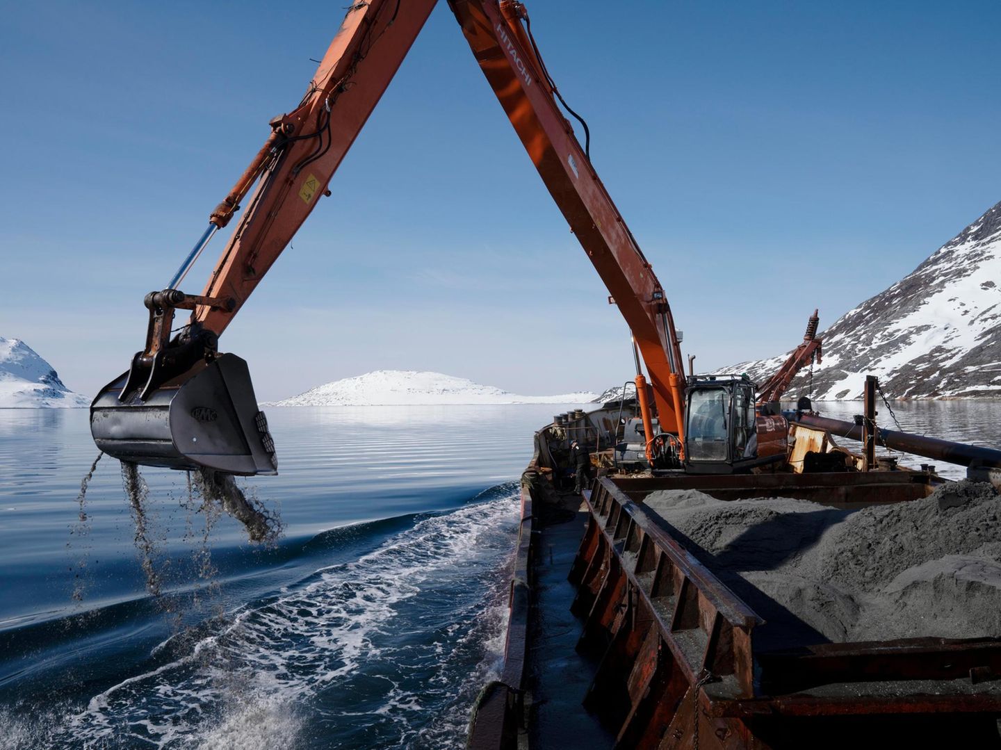 Bagger im grönländischen Kobbefjord