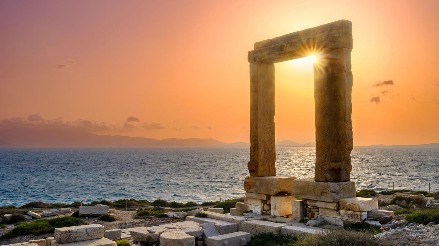 Tor zum Tempel des Apollo im Sonnenuntergang