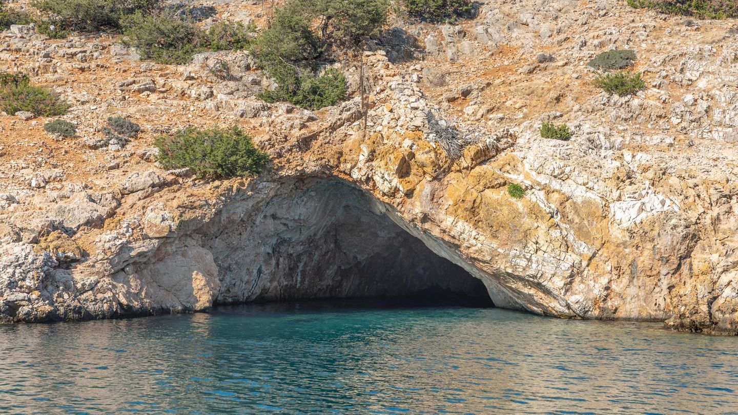 Rina Cave, Naxos