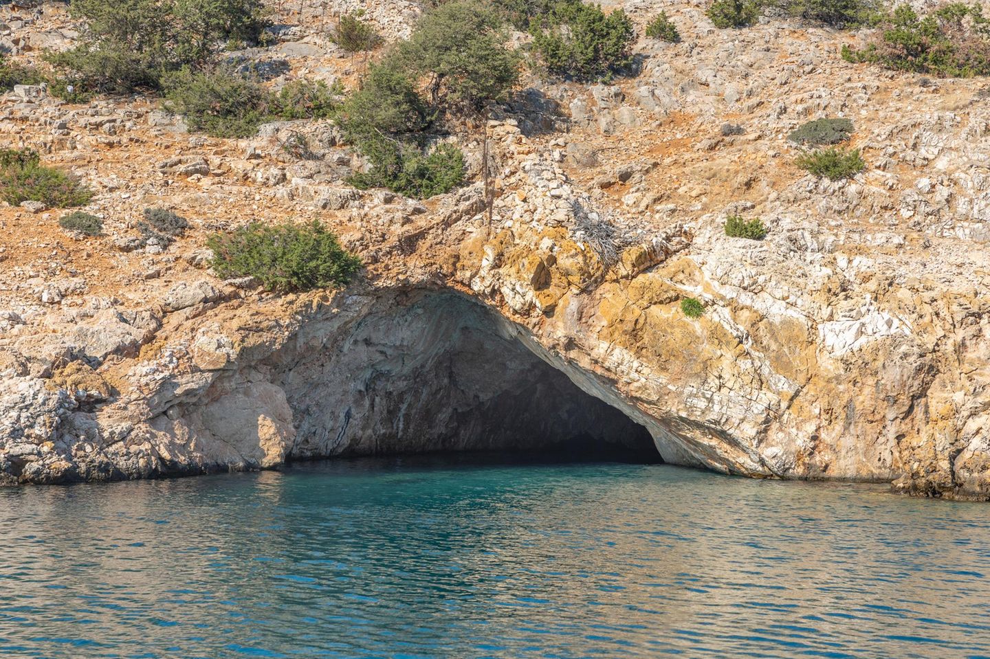 Rina Cave, Naxos
