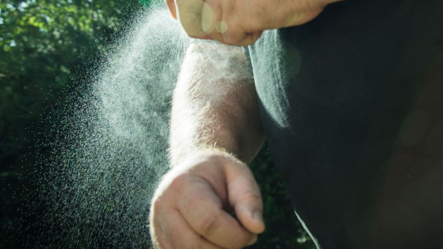 Mit-Spray-und-Stoffen-Drei-Tipps-So-geht-guter-Schutz-vor-M-ckenstichen