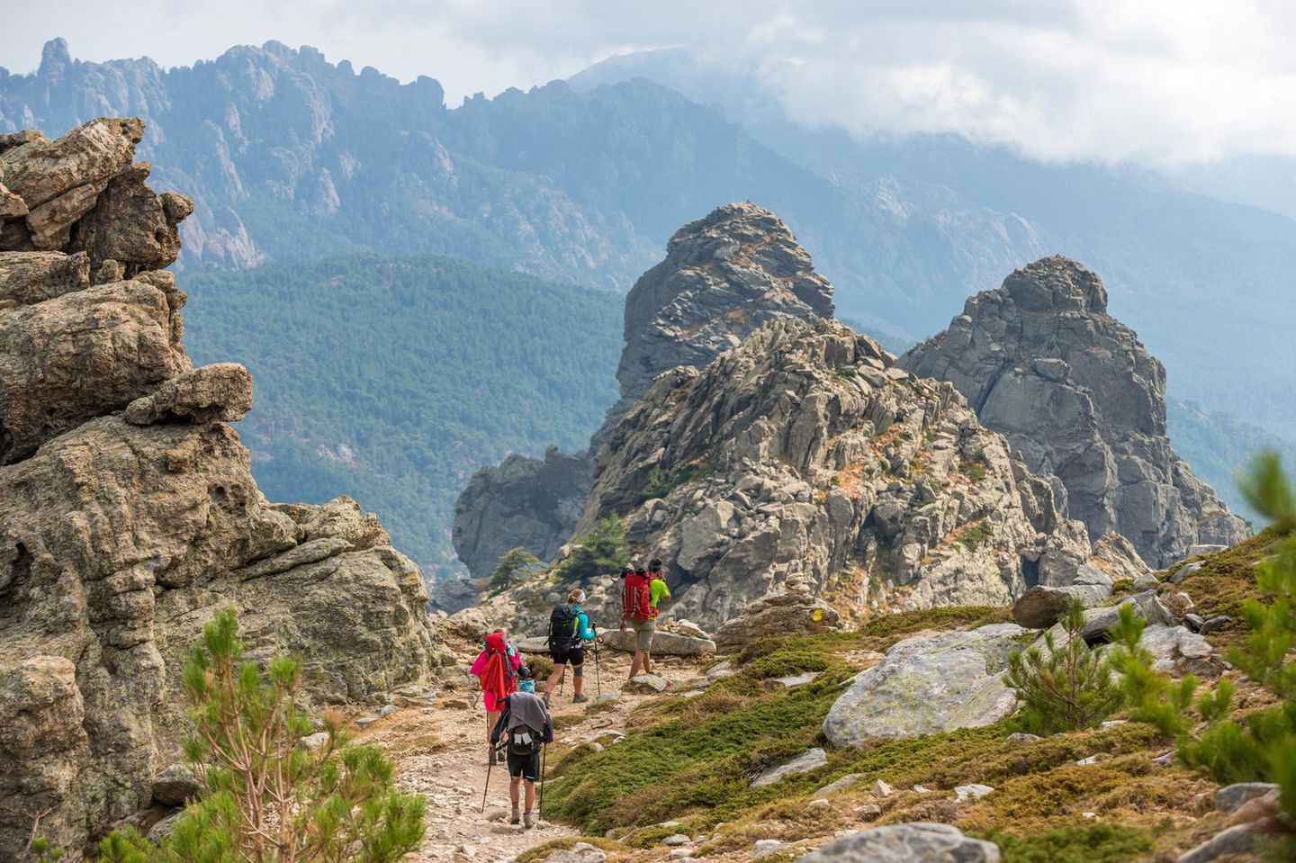 GR20, Korsika Wanderer in den Bergen Korsikas