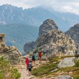 Wanderer in den Bergen Korsikas