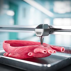 3D Drucker druckt Herz (Illustration)