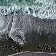 Tsunami Welle baut sich auf