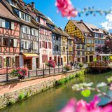 bunte Fachwekhäuser entlang des Kanals in Colmar