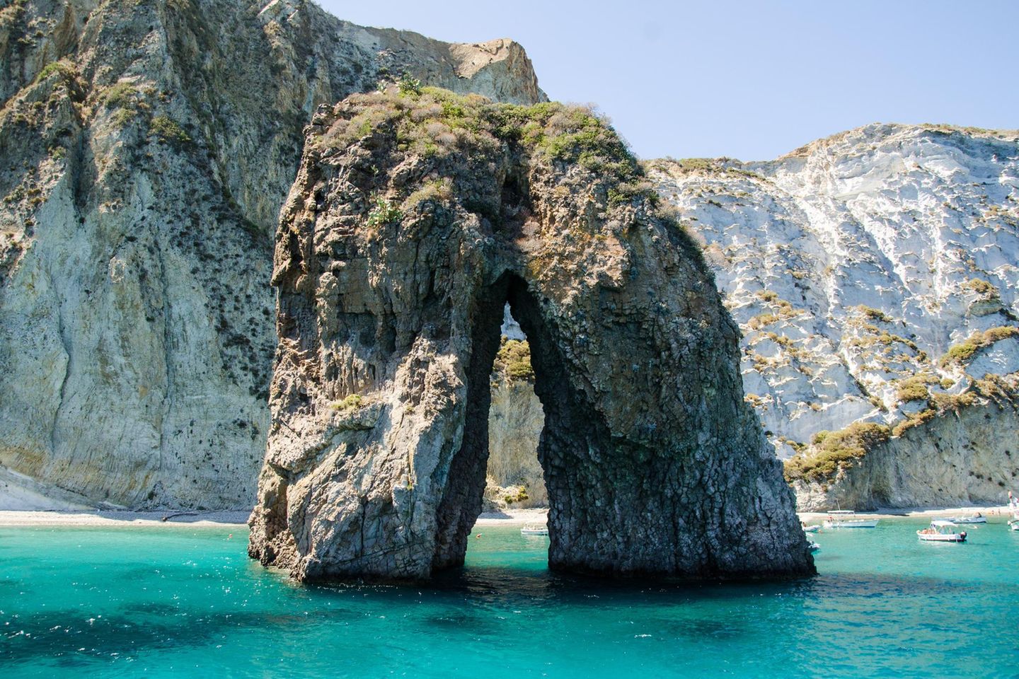 Bootstour zum Felsbogen Felsbogen Arco Naturale auf Ponza